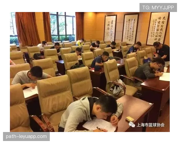 全面解析篮球规则中裁判协商判罚流程的具体环节与标准 全面解析篮球规则中裁判协商判罚流程的具体环节与标准