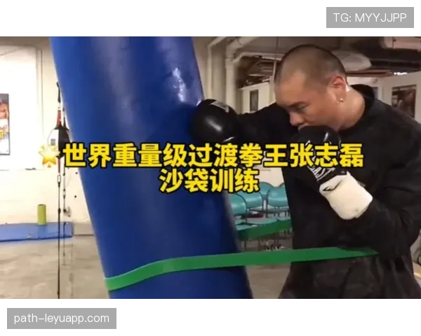 张志磊训练室外居然开始猛喝奶茶，这谁顶得住啊！
