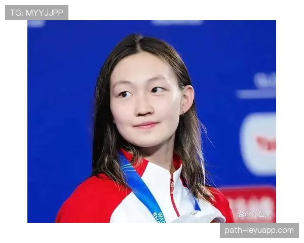 李冰洁机场随手拎的包居然比我一个月工资贵